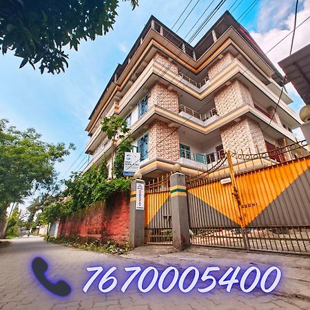 Taj Residency Holiday Homestay -Entire 1Bhk & 2Bhk Private Apartments -Call 767Ooo54Oo จอร์ฮัต ภายนอก รูปภาพ