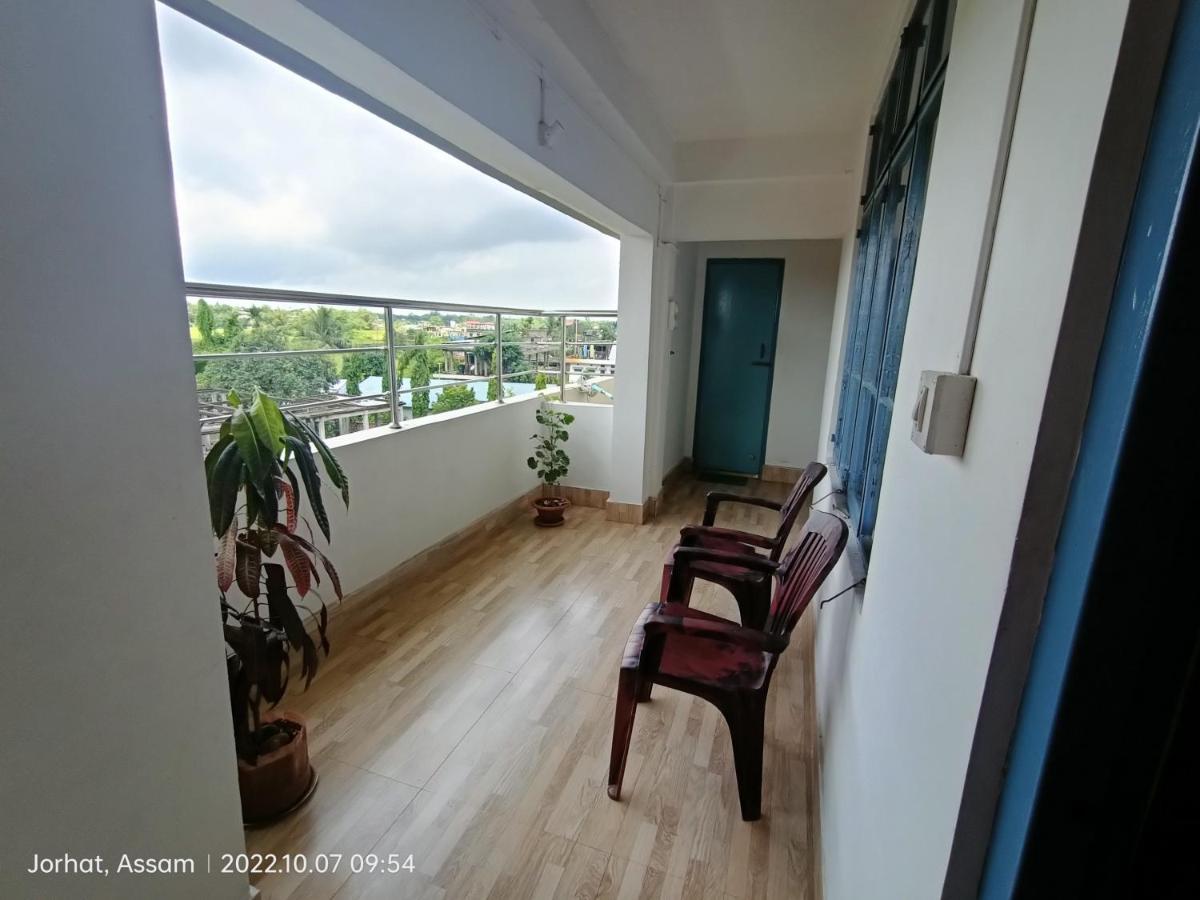 Taj Residency Holiday Homestay -Entire 1Bhk & 2Bhk Private Apartments -Call 767Ooo54Oo จอร์ฮัต ภายนอก รูปภาพ
