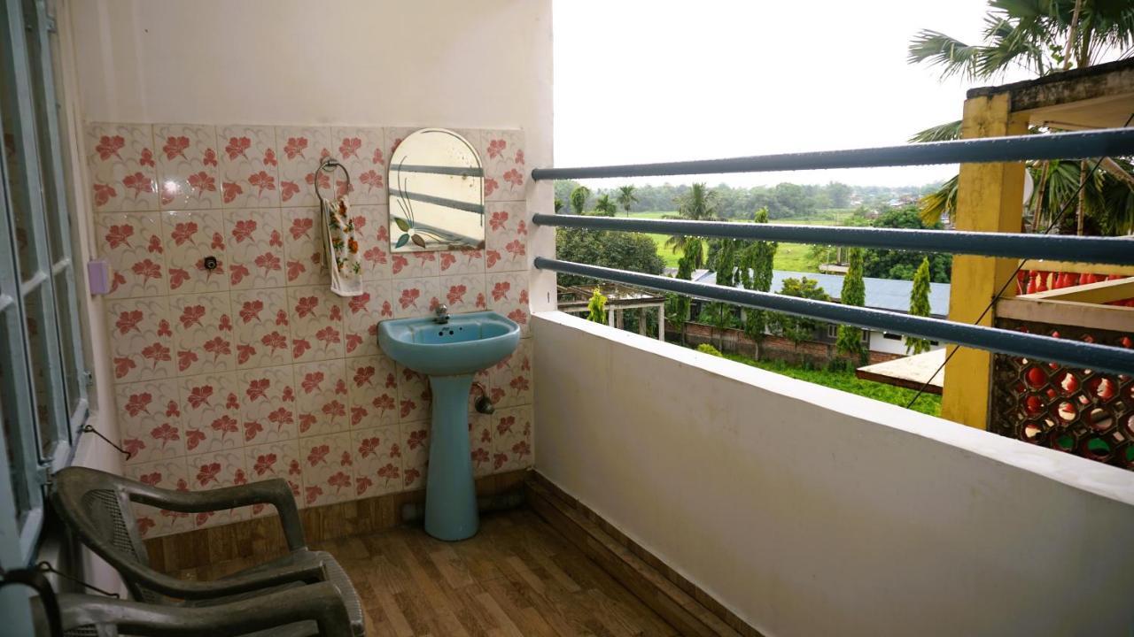 Taj Residency Holiday Homestay -Entire 1Bhk & 2Bhk Private Apartments -Call 767Ooo54Oo จอร์ฮัต ภายนอก รูปภาพ