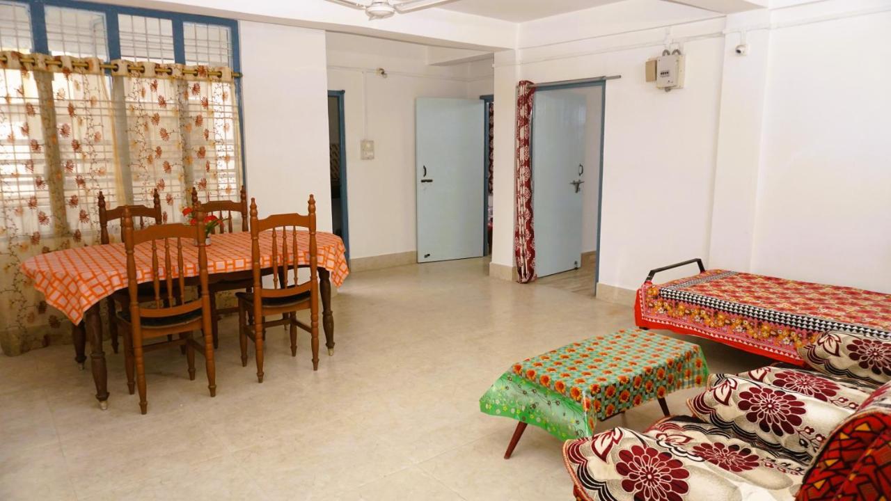 Taj Residency Holiday Homestay -Entire 1Bhk & 2Bhk Private Apartments -Call 767Ooo54Oo จอร์ฮัต ภายนอก รูปภาพ