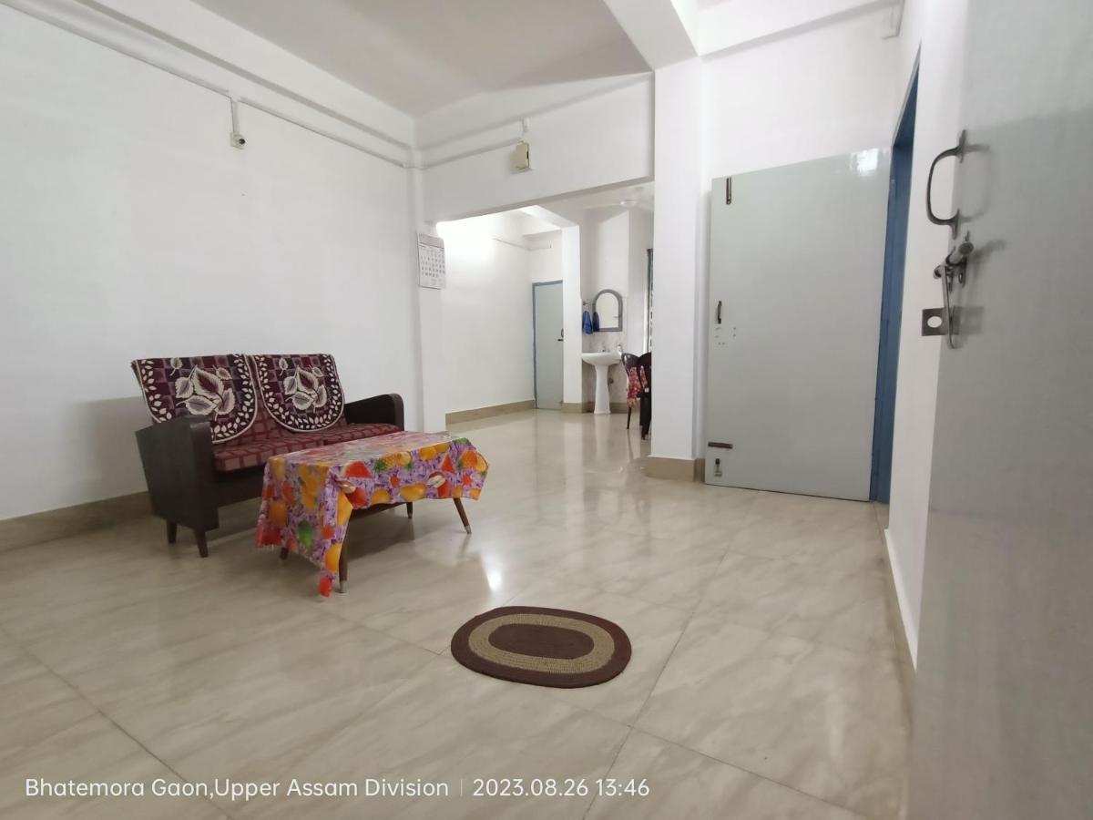 Taj Residency Holiday Homestay -Entire 1Bhk & 2Bhk Private Apartments -Call 767Ooo54Oo จอร์ฮัต ภายนอก รูปภาพ