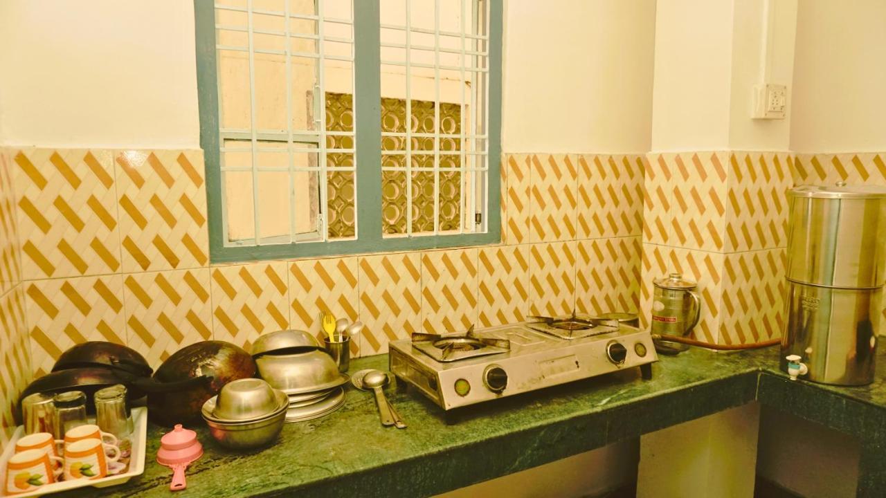 Taj Residency Holiday Homestay -Entire 1Bhk & 2Bhk Private Apartments -Call 767Ooo54Oo จอร์ฮัต ภายนอก รูปภาพ