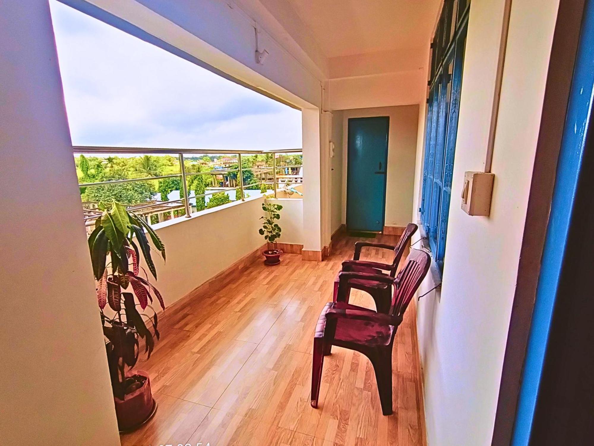 Taj Residency Holiday Homestay -Entire 1Bhk & 2Bhk Private Apartments -Call 767Ooo54Oo จอร์ฮัต ภายนอก รูปภาพ