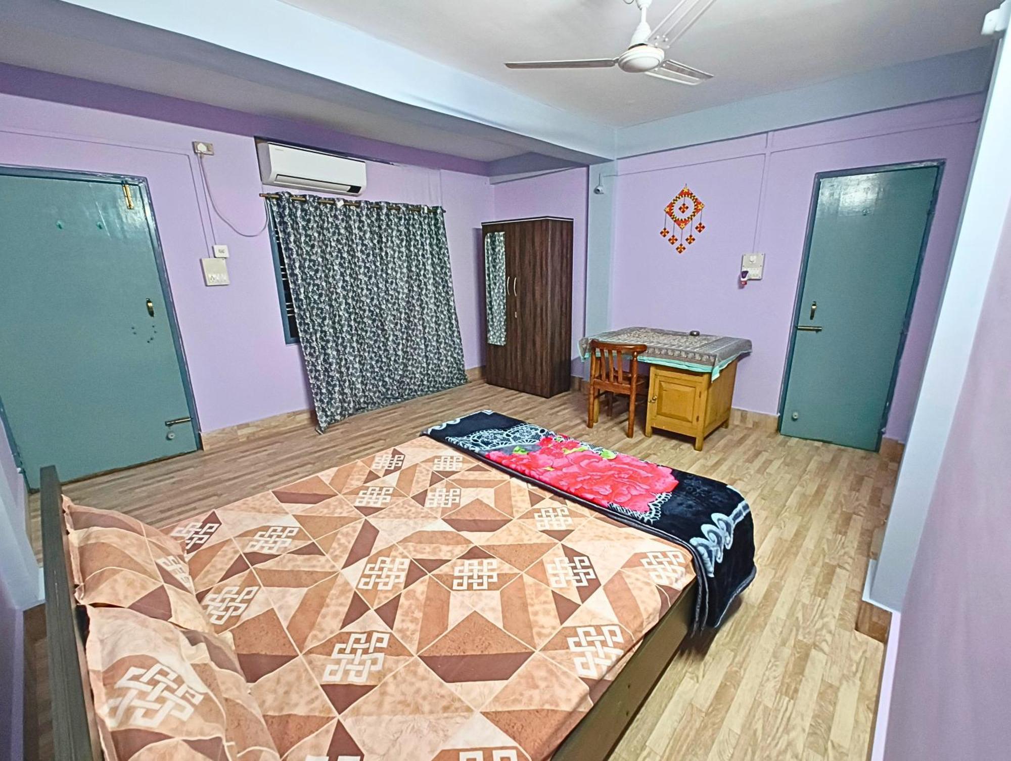 Taj Residency Holiday Homestay -Entire 1Bhk & 2Bhk Private Apartments -Call 767Ooo54Oo จอร์ฮัต ภายนอก รูปภาพ