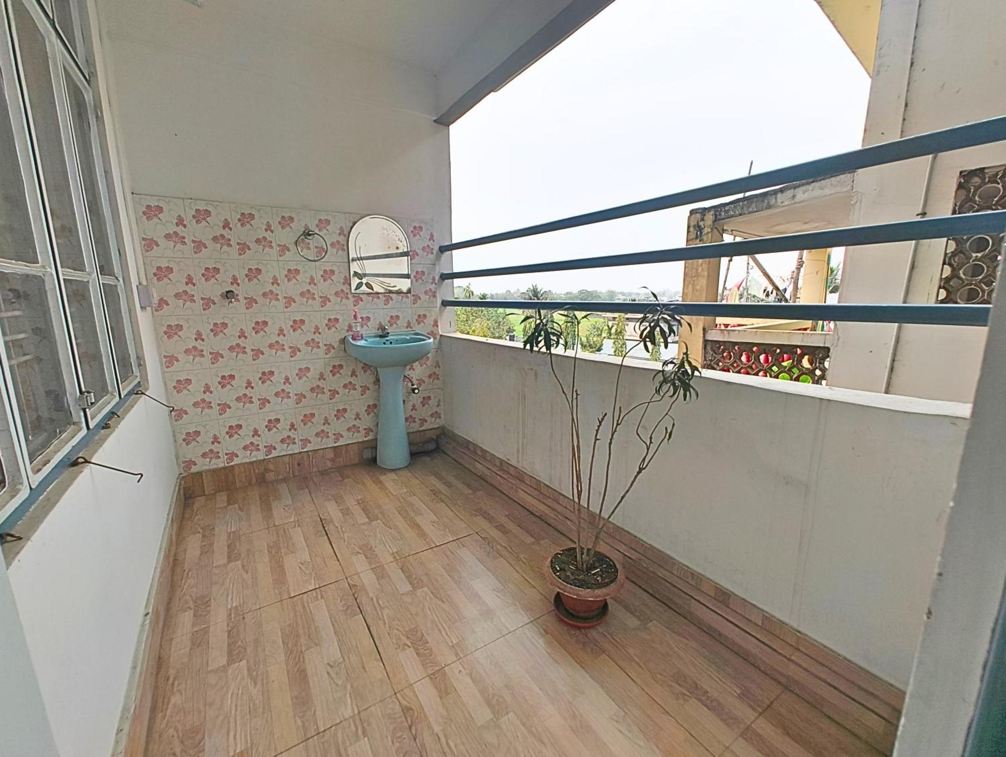Taj Residency Holiday Homestay -Entire 1Bhk & 2Bhk Private Apartments -Call 767Ooo54Oo จอร์ฮัต ภายนอก รูปภาพ