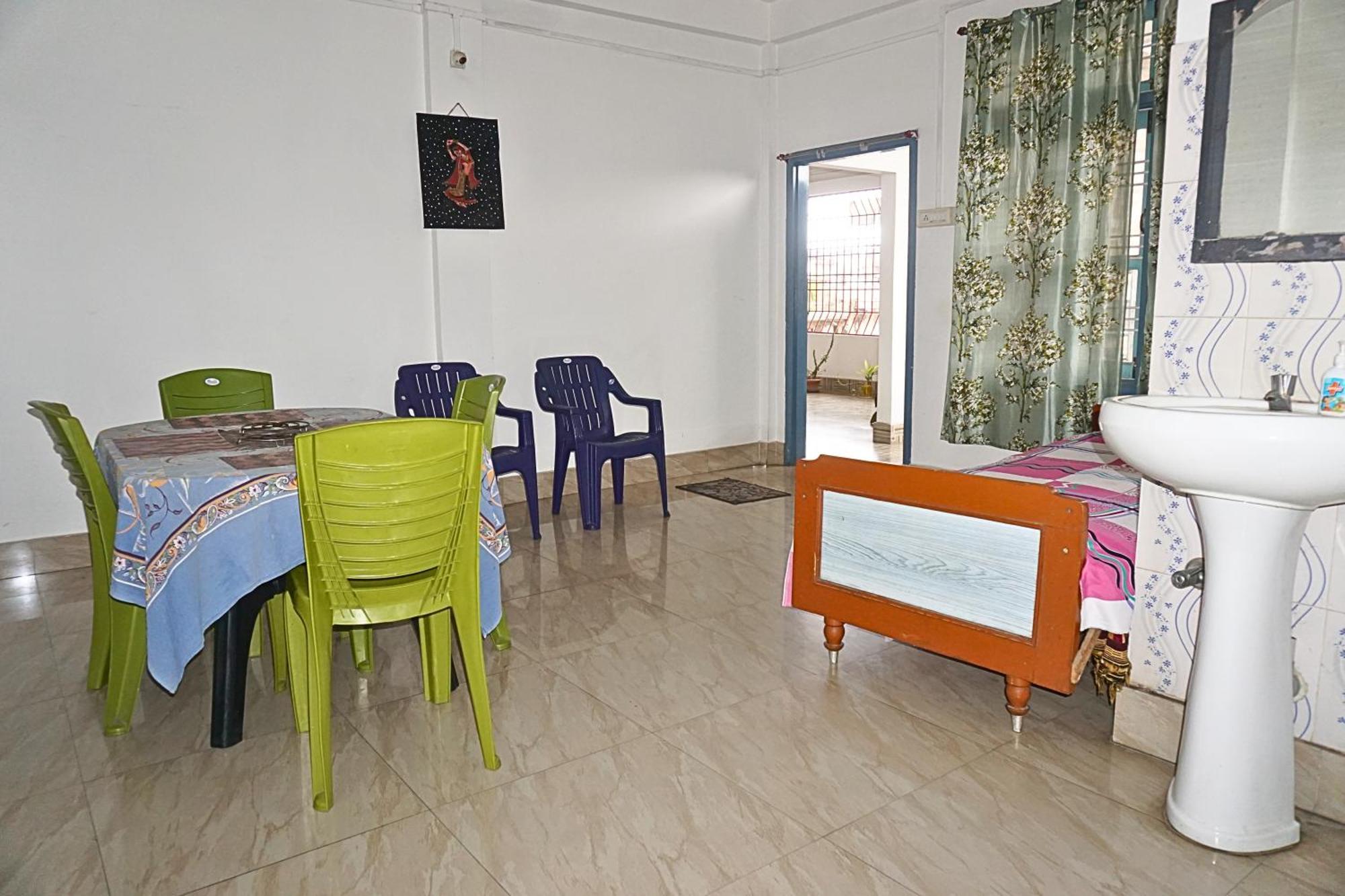 Taj Residency Holiday Homestay -Entire 1Bhk & 2Bhk Private Apartments -Call 767Ooo54Oo จอร์ฮัต ภายนอก รูปภาพ
