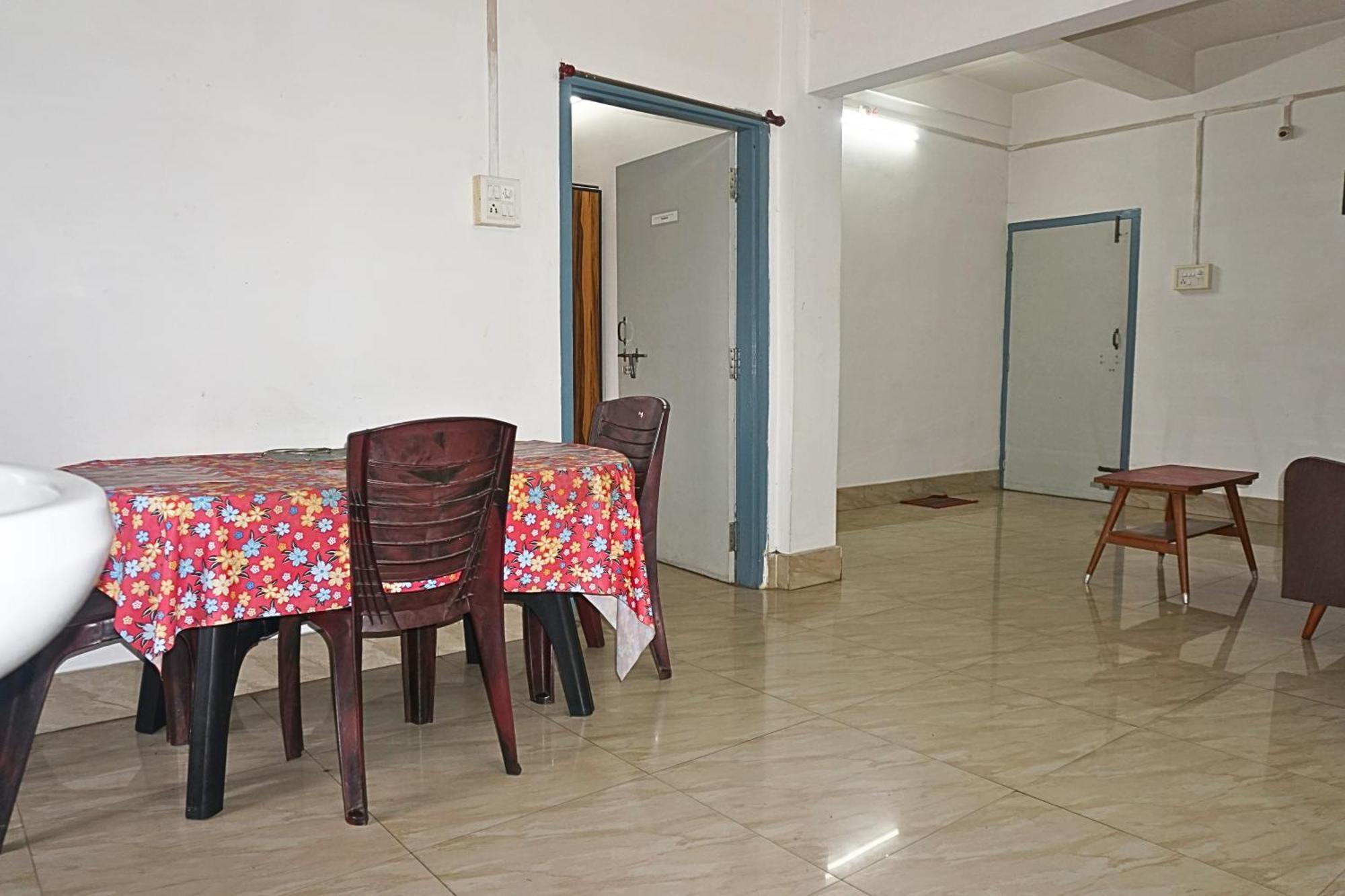 Taj Residency Holiday Homestay -Entire 1Bhk & 2Bhk Private Apartments -Call 767Ooo54Oo จอร์ฮัต ภายนอก รูปภาพ