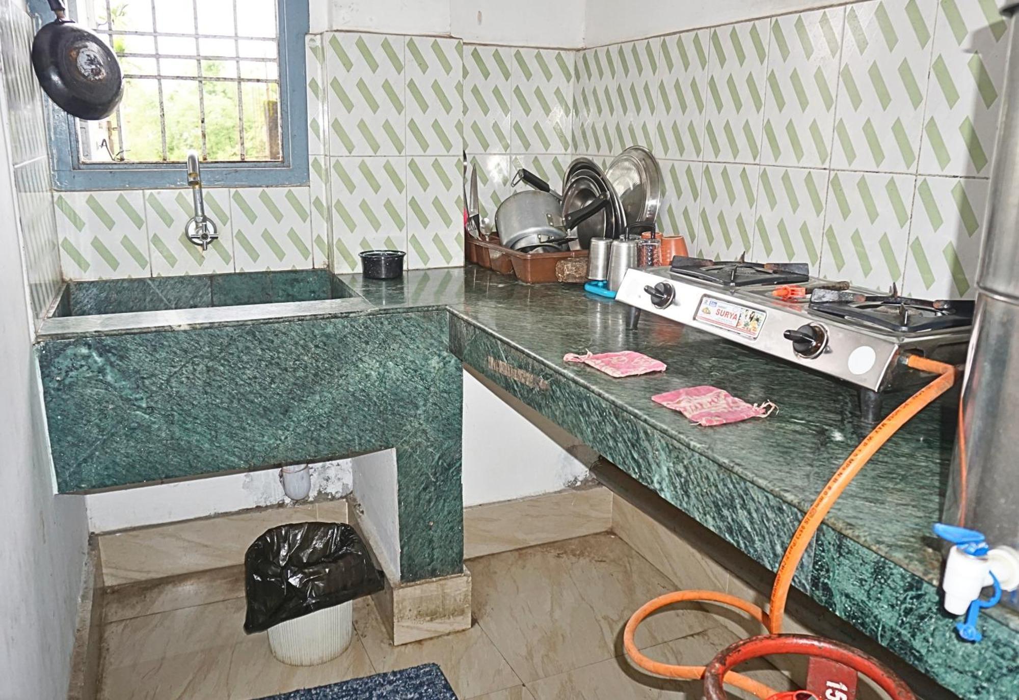 Taj Residency Holiday Homestay -Entire 1Bhk & 2Bhk Private Apartments -Call 767Ooo54Oo จอร์ฮัต ภายนอก รูปภาพ